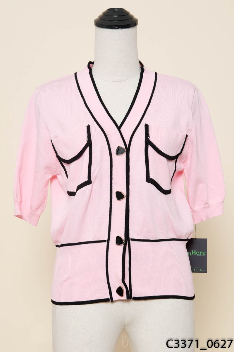 Áo cardigan hồng kẻ đen