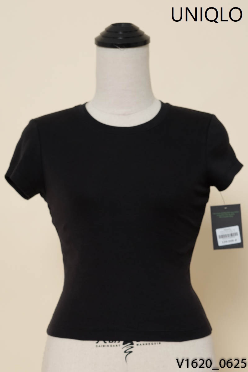 Áo croptop đen Uniqlo