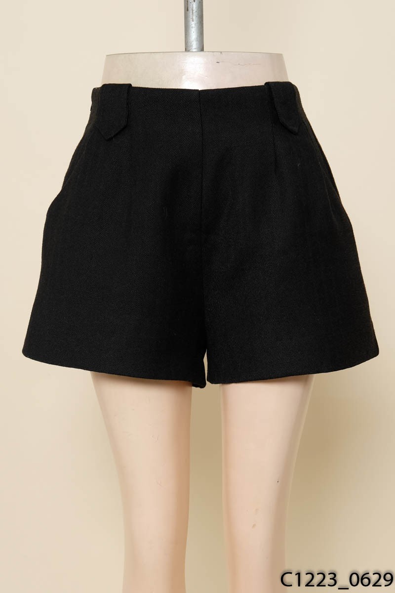 Quần shorts đen