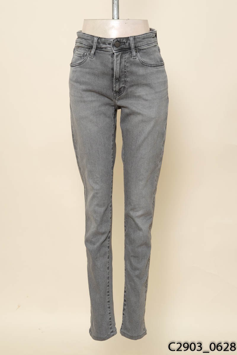 Quần jeans xám phai Uniqlo