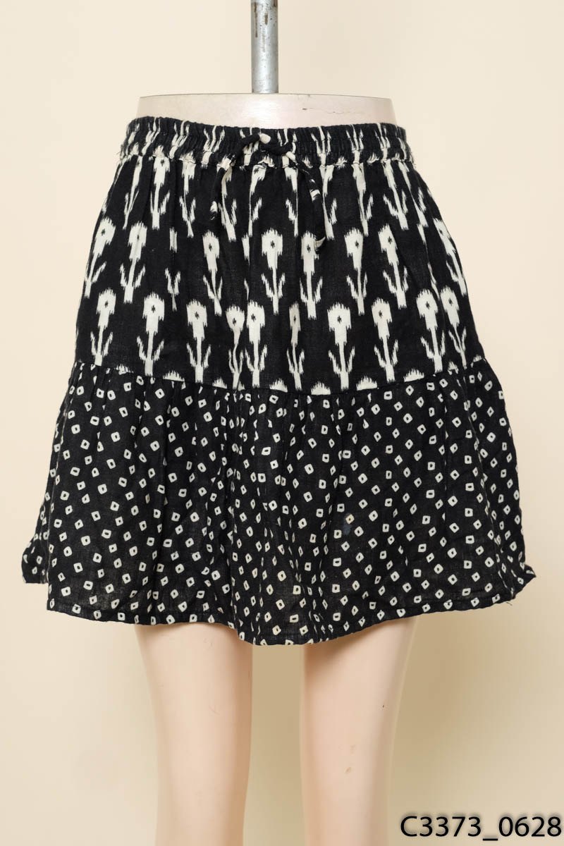Chân váy đen họa tiết size 13-14 Zara