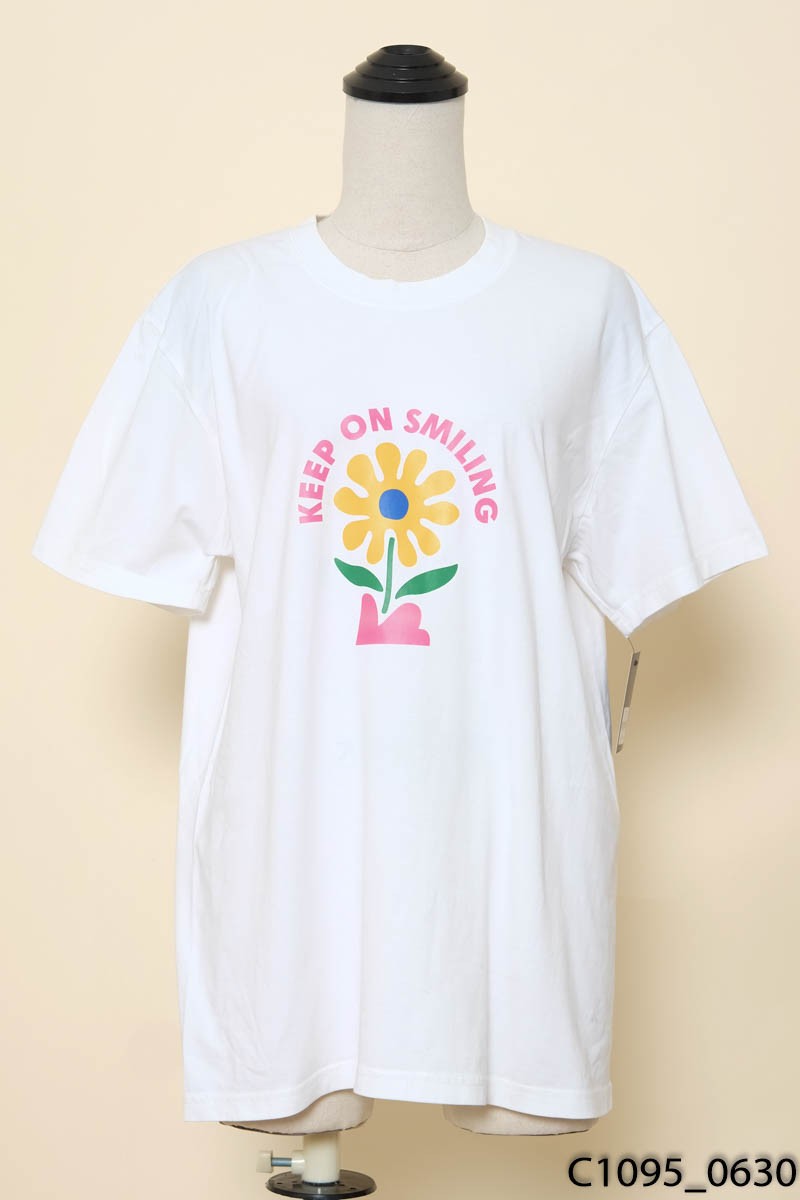 Áo thun trắng chữ Dottie