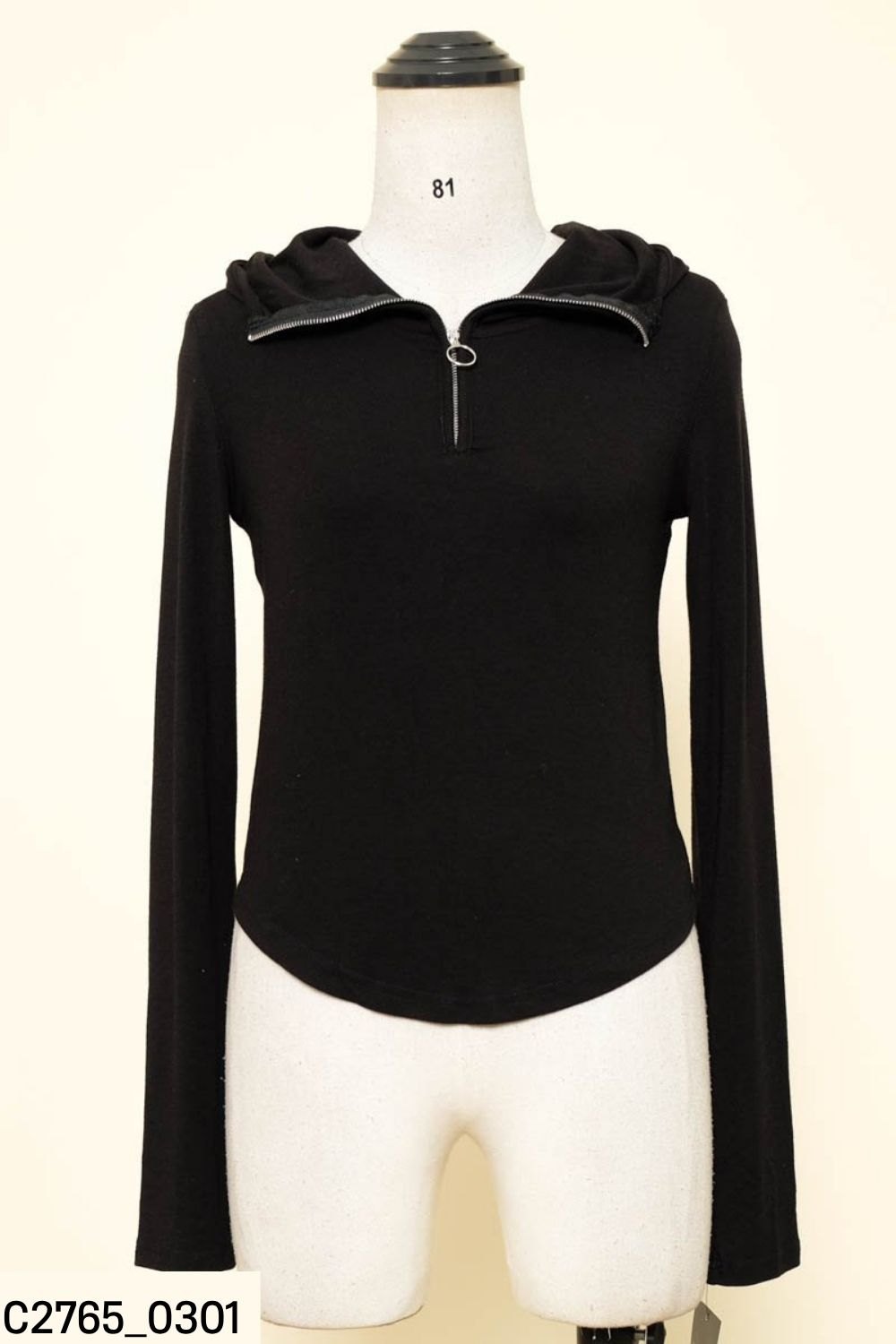 Áo đen mũ liền khóa zip