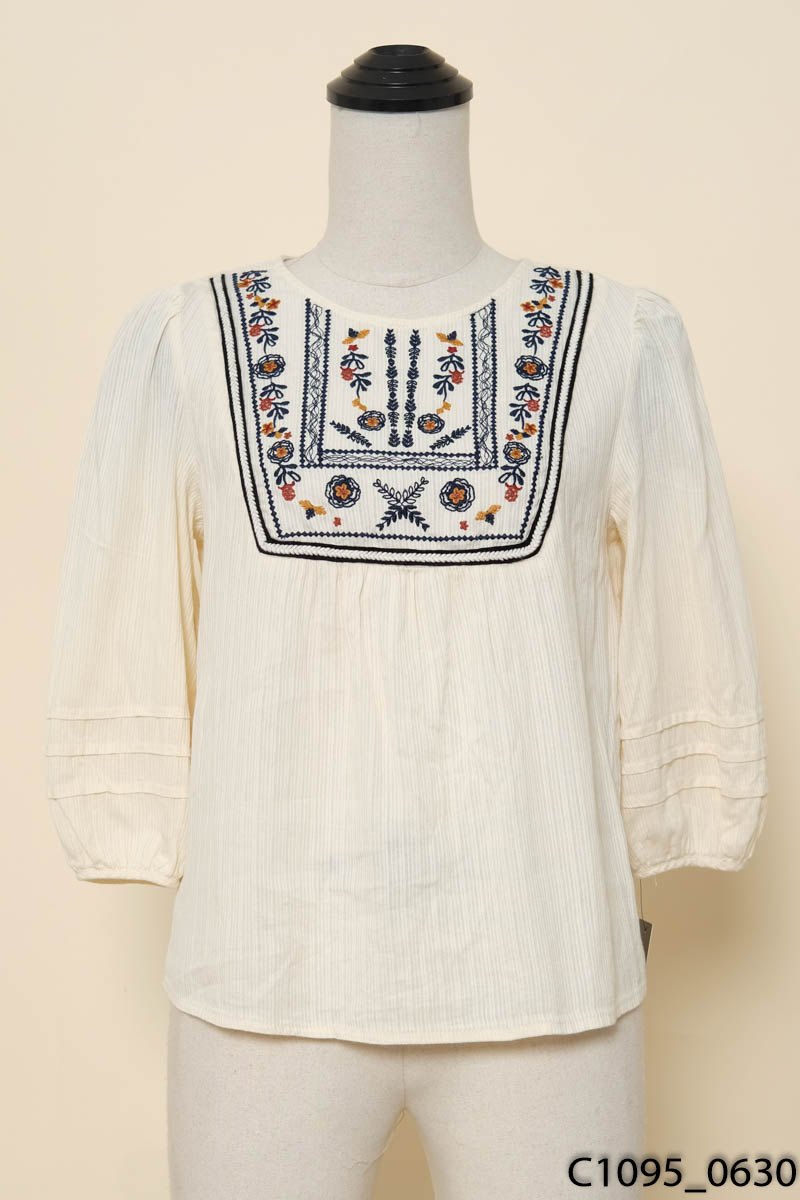 Áo be thêu hình Adore Dress