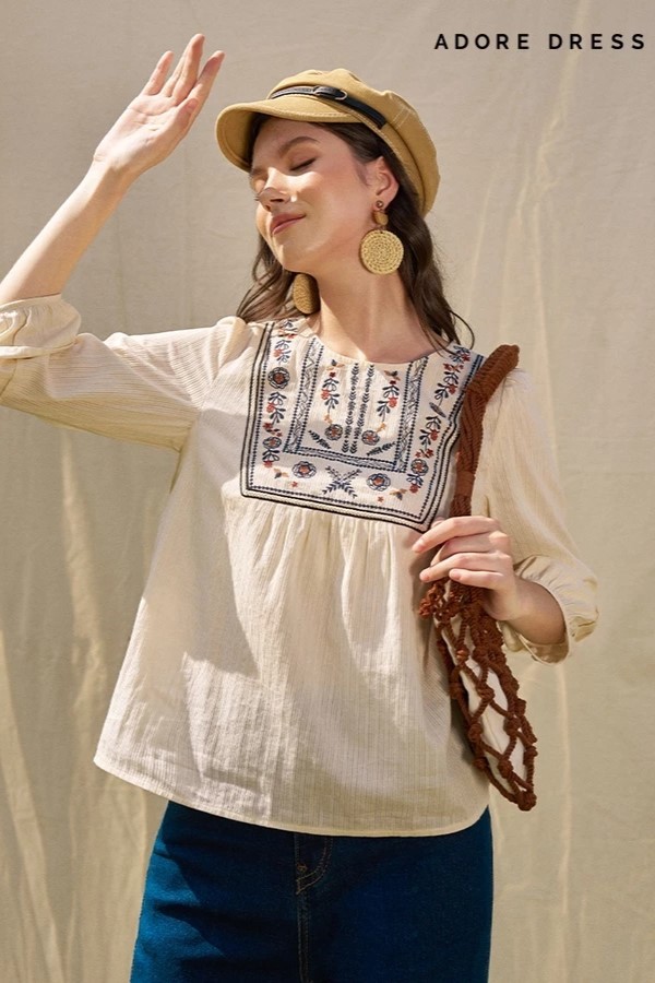 Áo be thêu hình Adore Dress