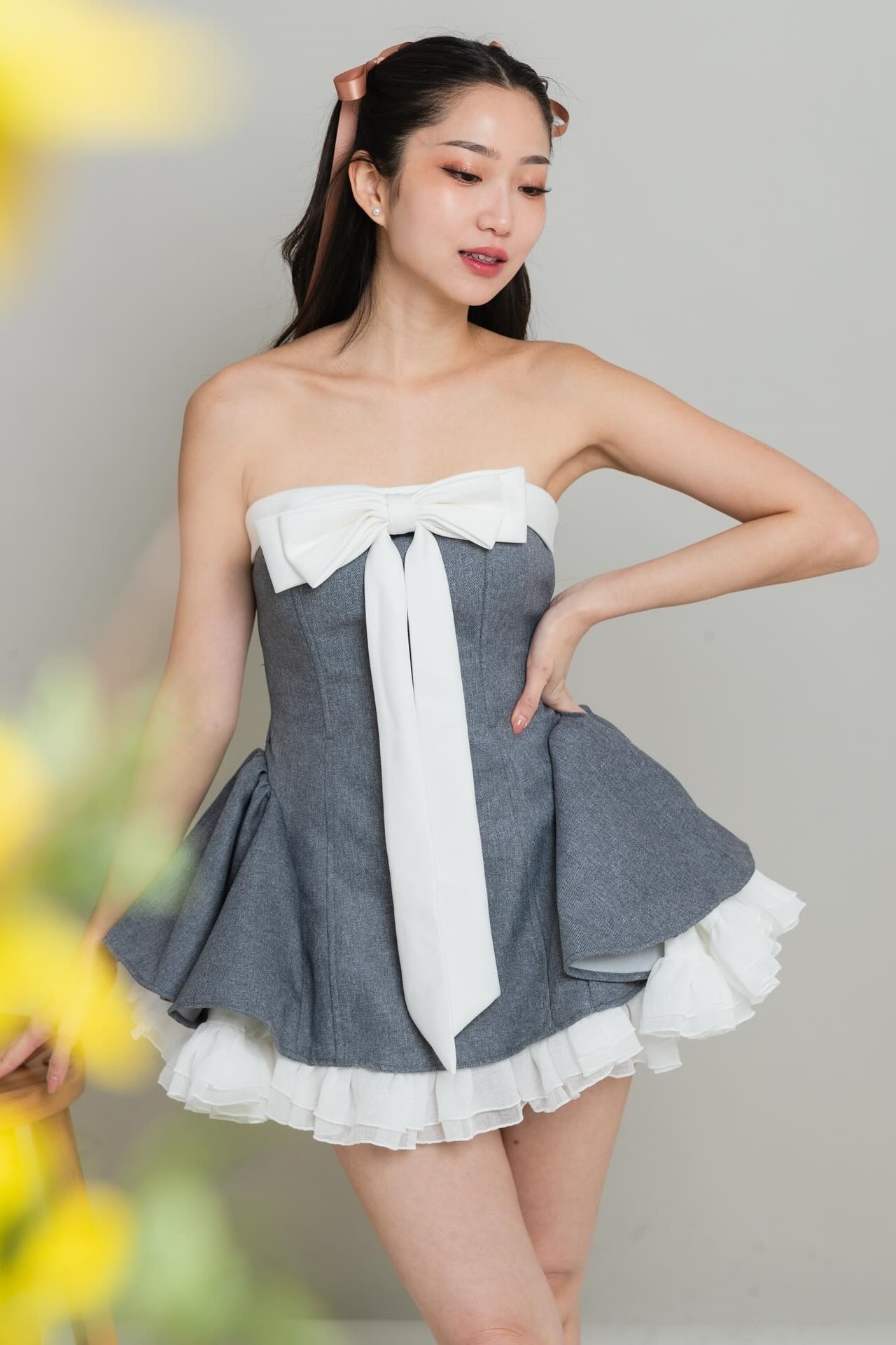 Đầm xám nơ trắng