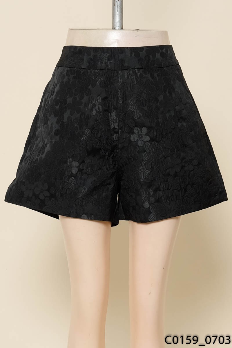 Quần shorts đen