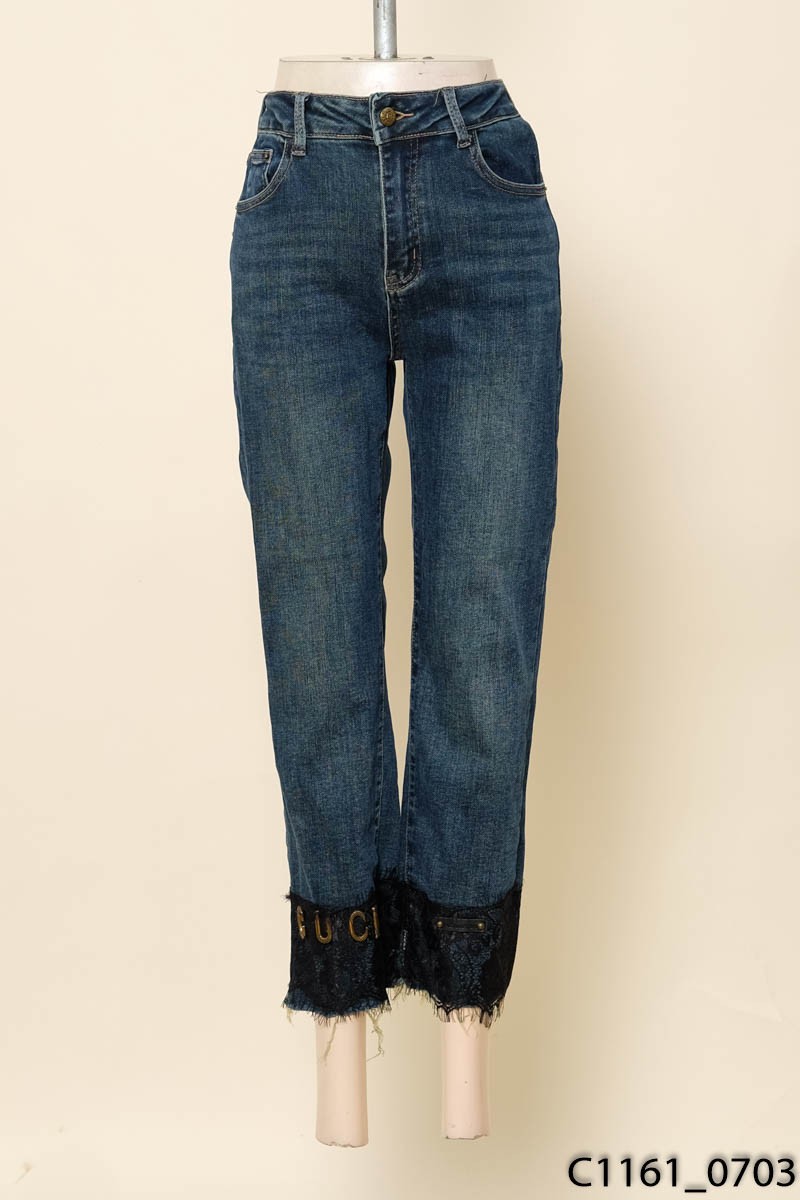 Quần jeans xanh ren đen