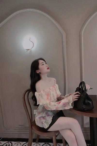 HOÀNG KHƯƠNG - Áo be hoa
