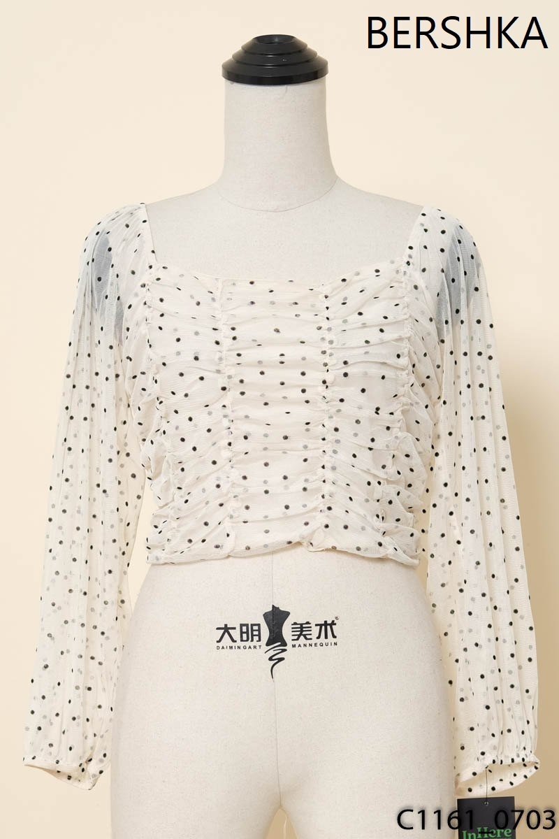 Áo be chấm bi Bershka