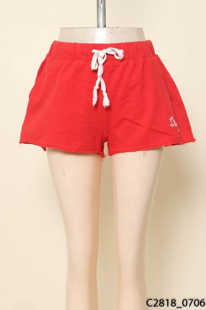 Quần short đỏ