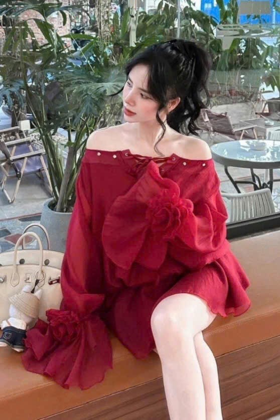Đầm kiểu đỏ