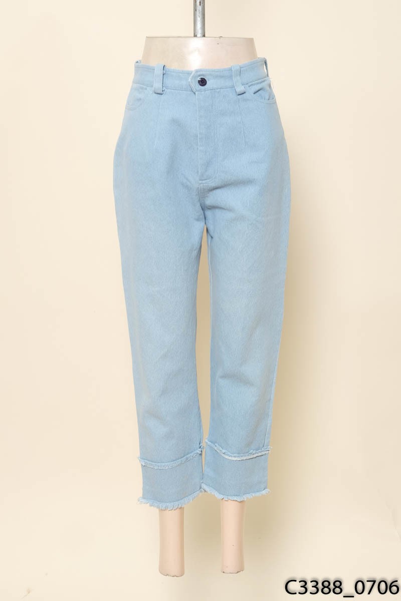 Quần jeans thêu tim túi