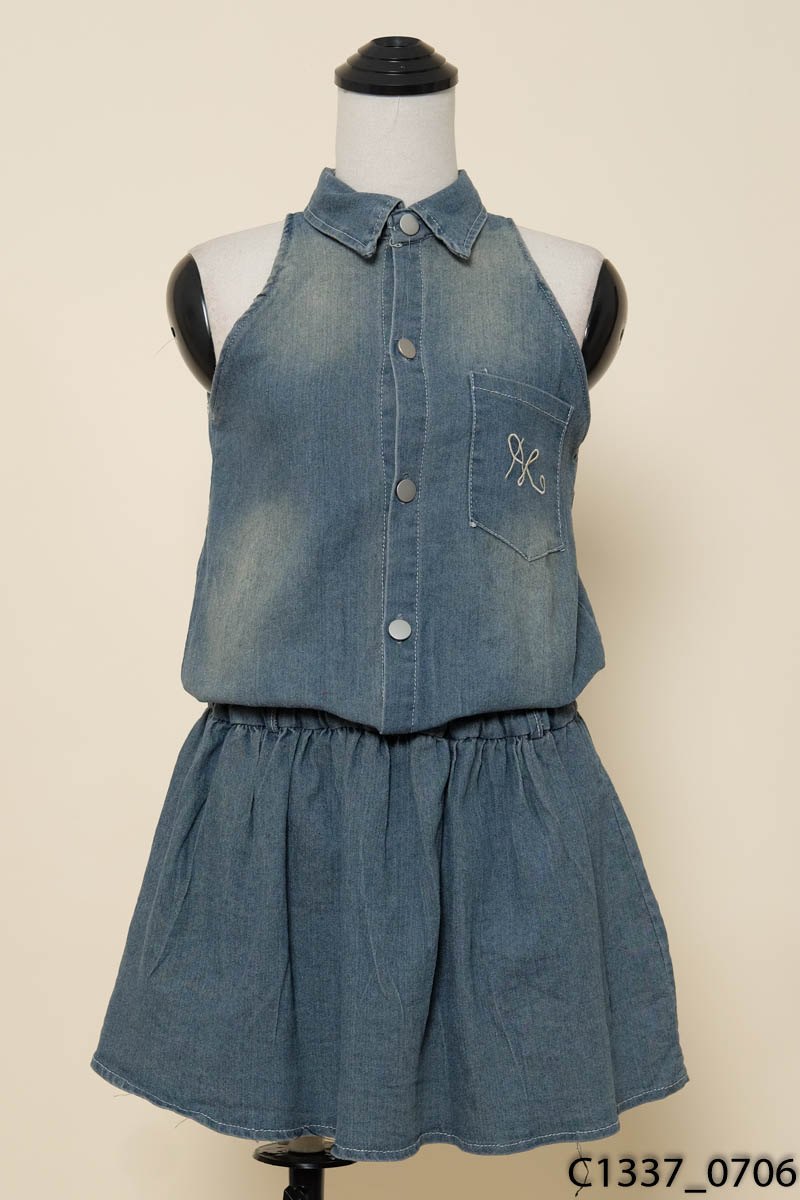 Đầm jeans xanh phối khuy