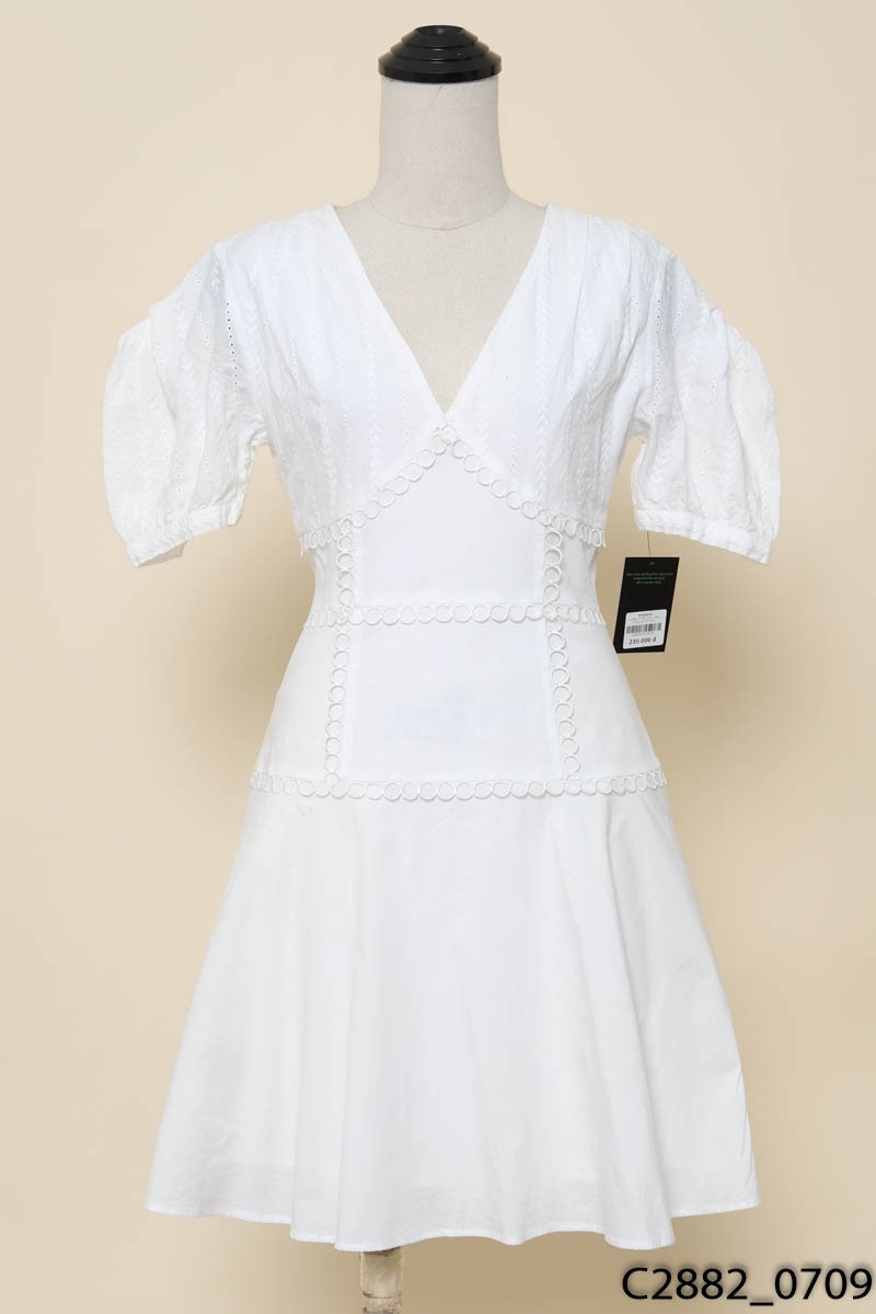 Đầm trắng cổ V D.Chic