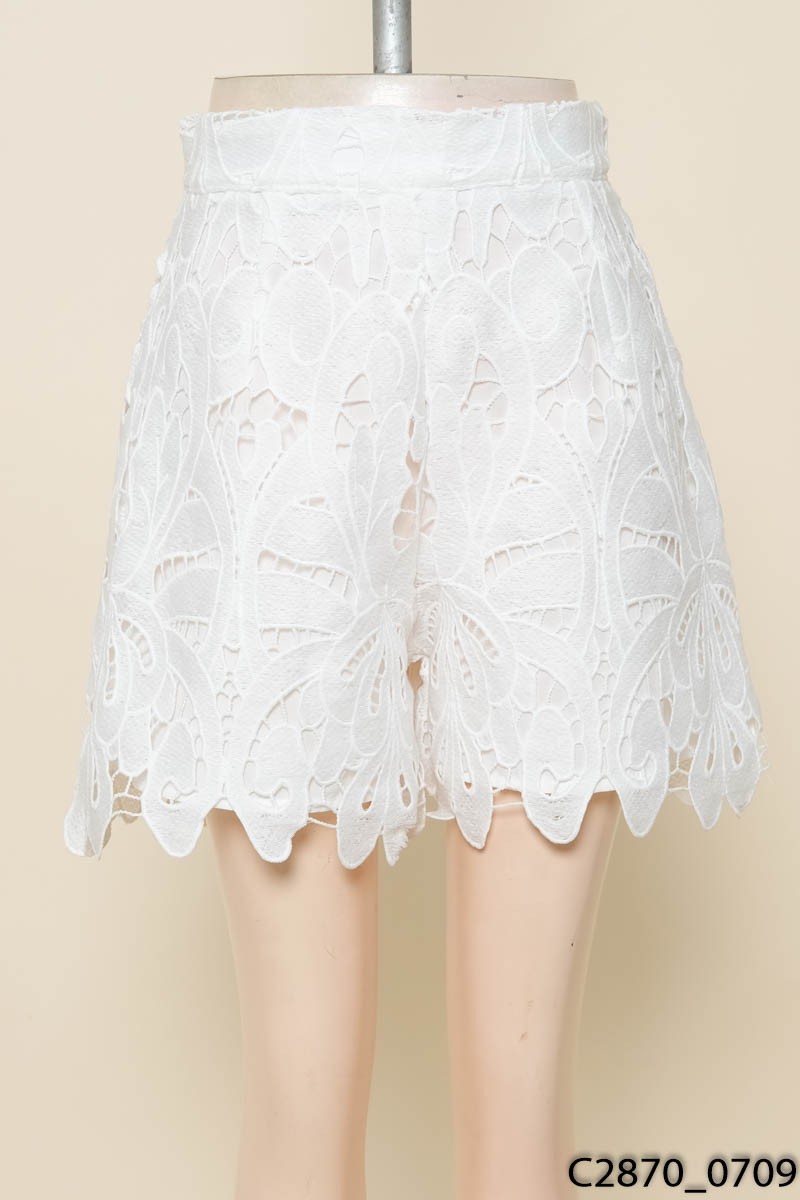 Quần shorts trắng