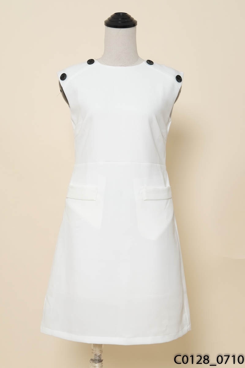 YVLE&CO- Đầm trắng phối khuy đen New Tags