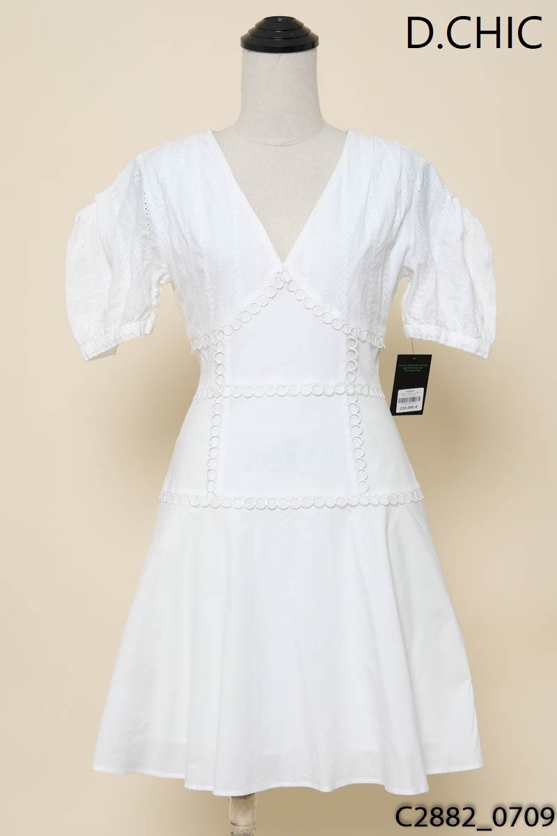 Đầm trắng cổ V D.Chic