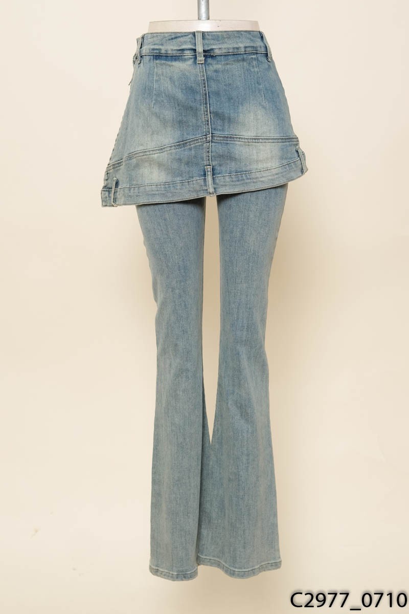 Quần jeans xanh ống loe