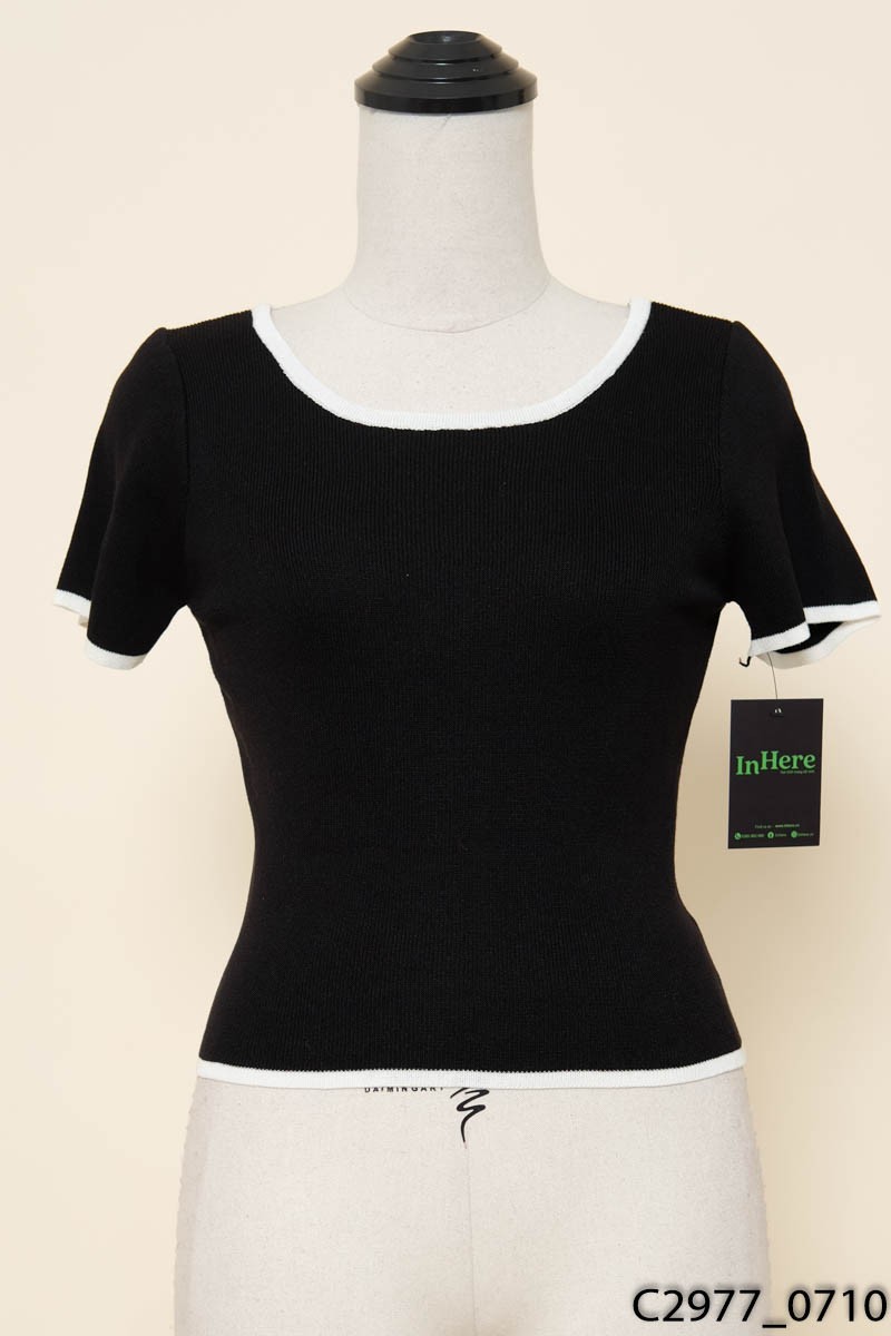 Áo đen viền trắng New Tags