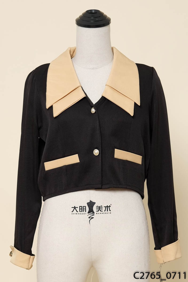 MADEBYPHUONG- Áo đen cổ be New Tags