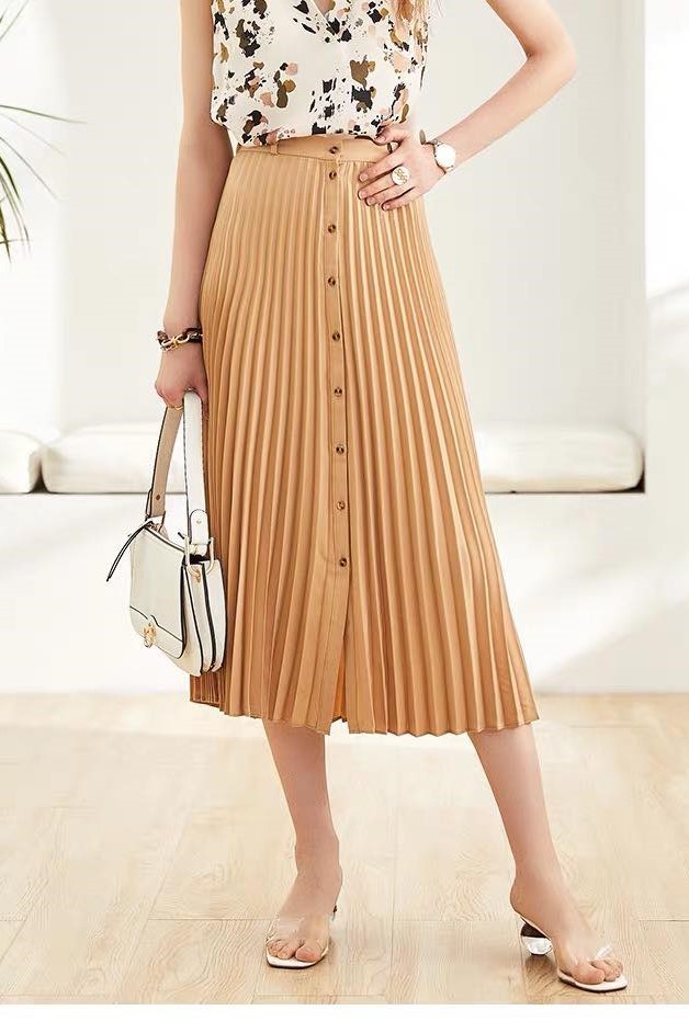 Chân váy nâu phối khuy Stradivarius