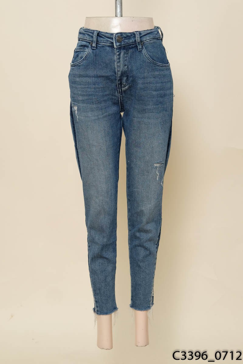 Quần jeans xanh tua dua