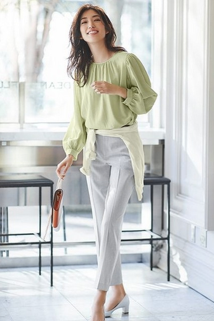 Áo xanh bơ Uniqlo
