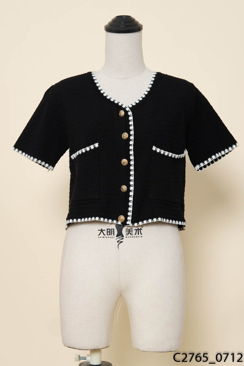 Áo cardigan đen viền trắng