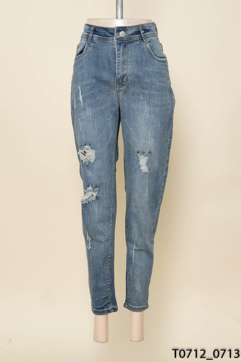 Quần jeans rách gối