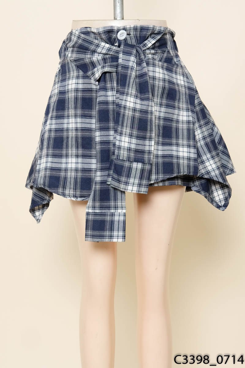 Quần shorts caro xanh