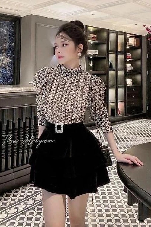 Đầm nhung đen phối ren