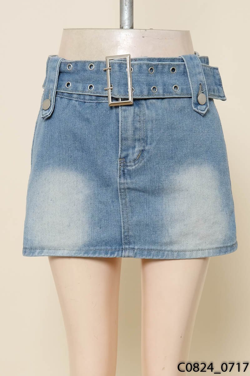 Chân váy jeans xanh kèm đai