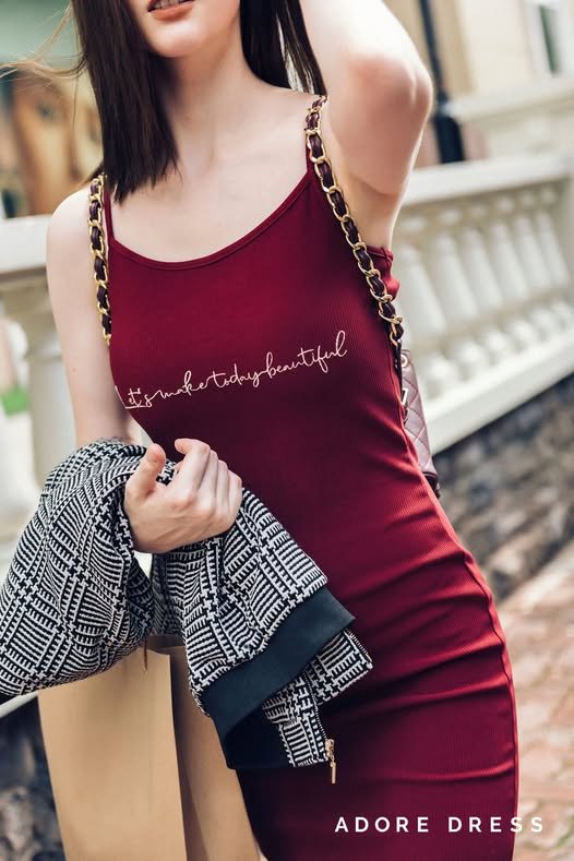 Đầm 2 dây đỏ chữ thêu Adore Dress