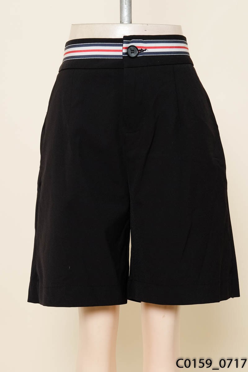 Quần shorts đen viền trắng xanh đỏ