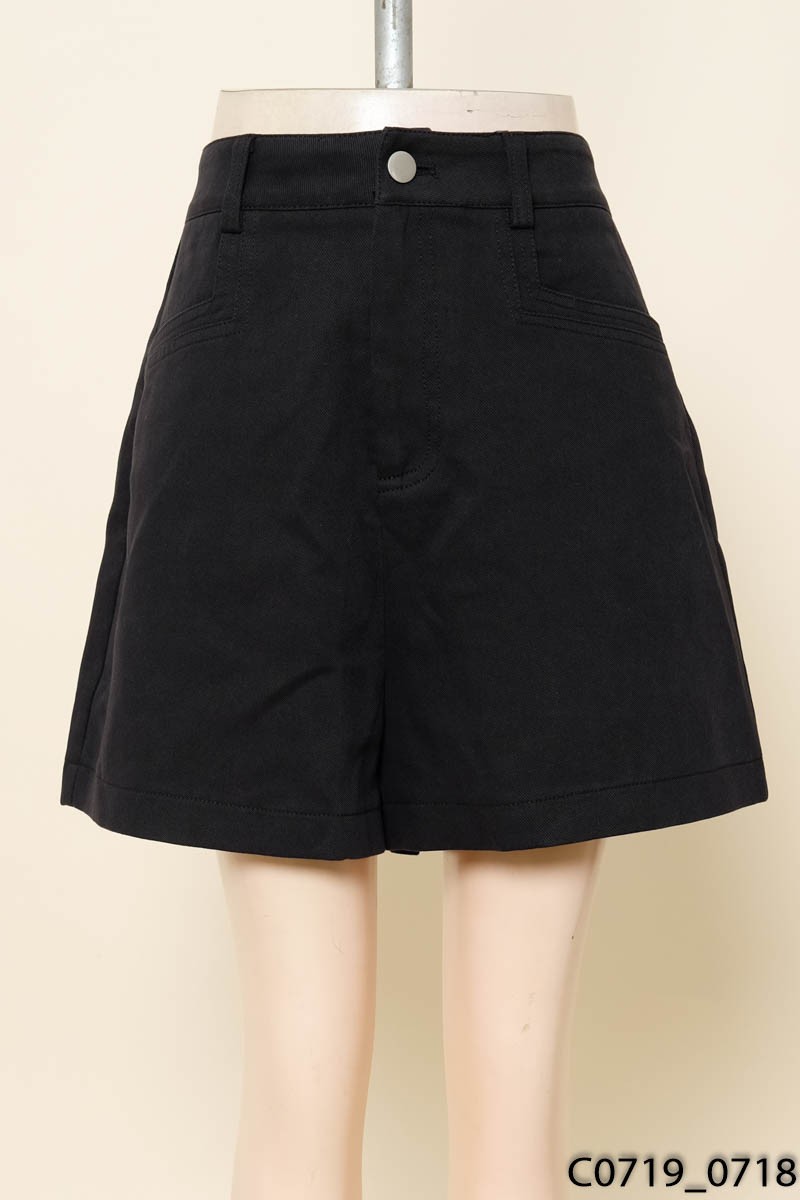Quần shorts đen