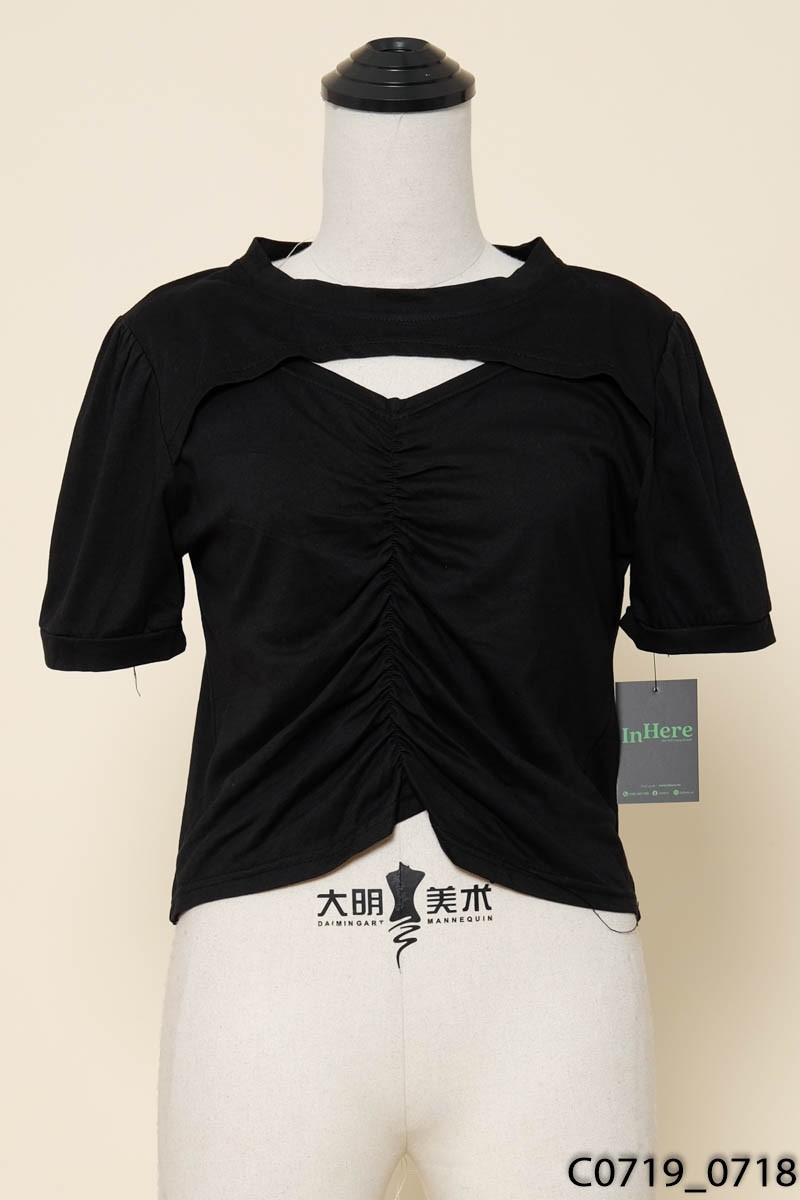 ILINA-Áo đen khoét ngực New Tags