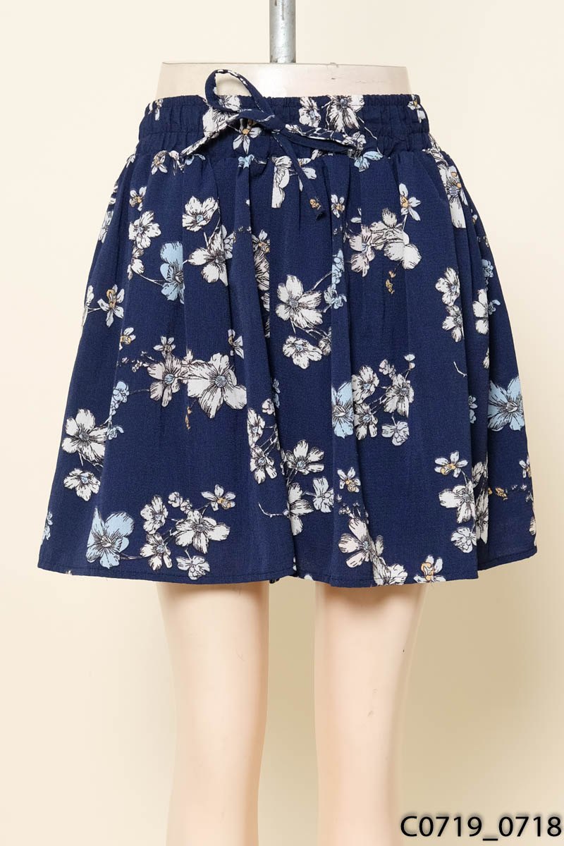 Quần shorts xanh than họa tiết hoa