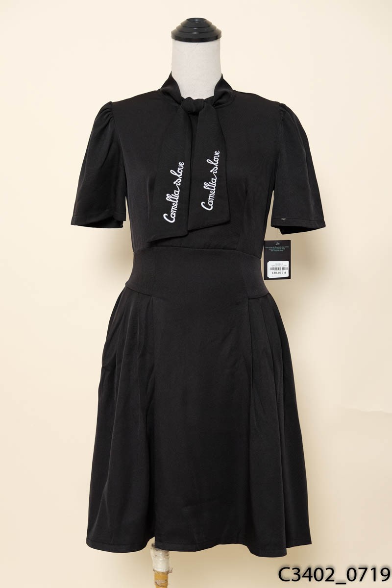 Đầm đen nơ cổ New Tags