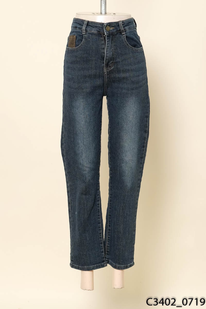 Quần jeans xanh ống đứng