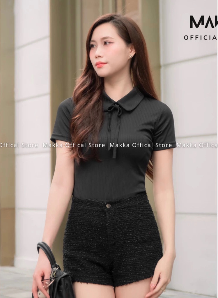 MAKKA- Áo đen cổ tròn nơ trước
