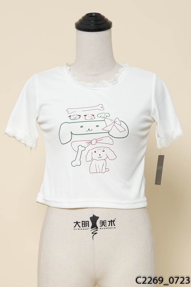 Áo trắng viền ren