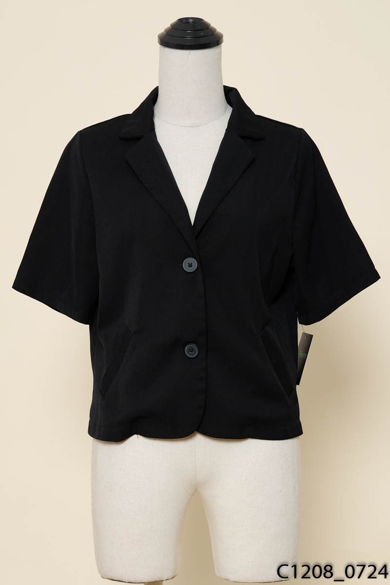 Áo đen cổ vest