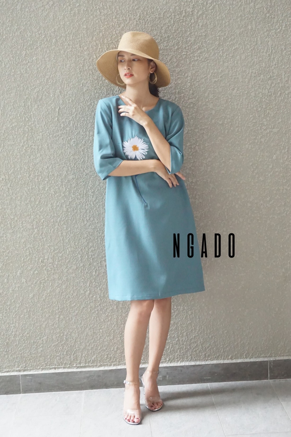 Đầm xanh thêu hoa Ngado