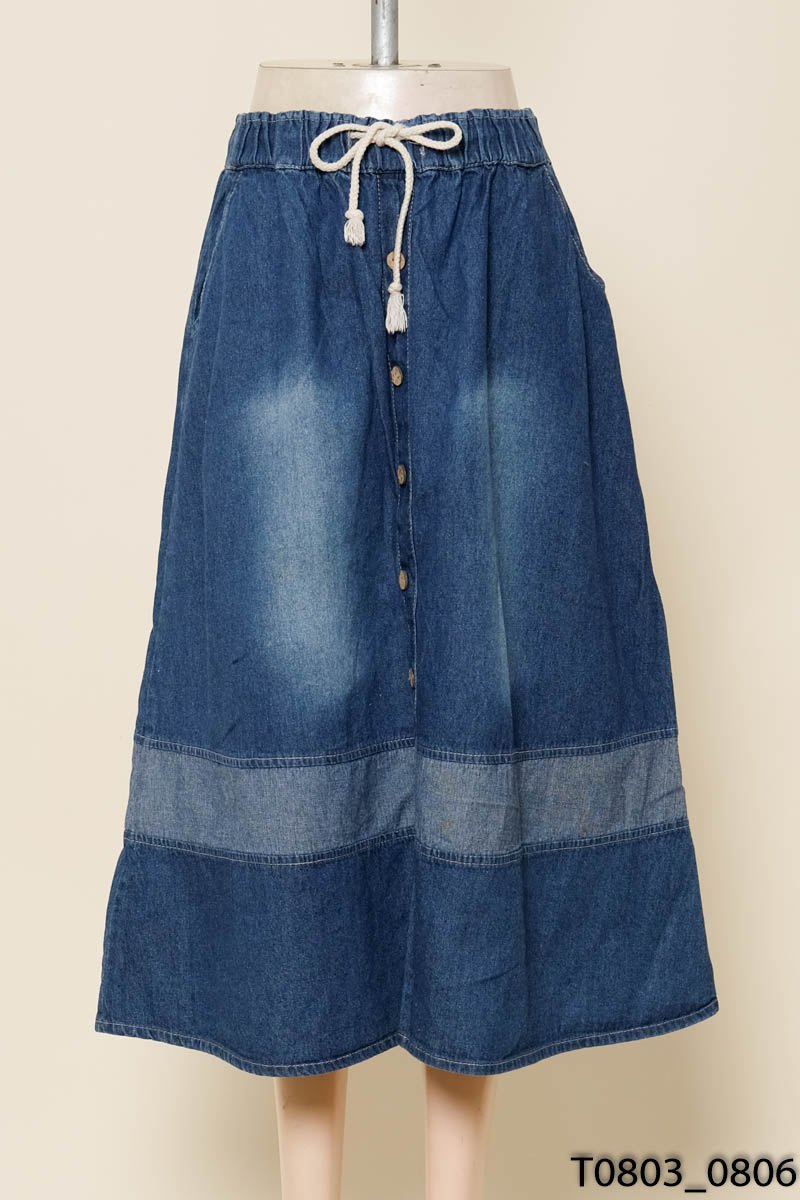 Chân váy jeans xanh cạp chun đính cúc