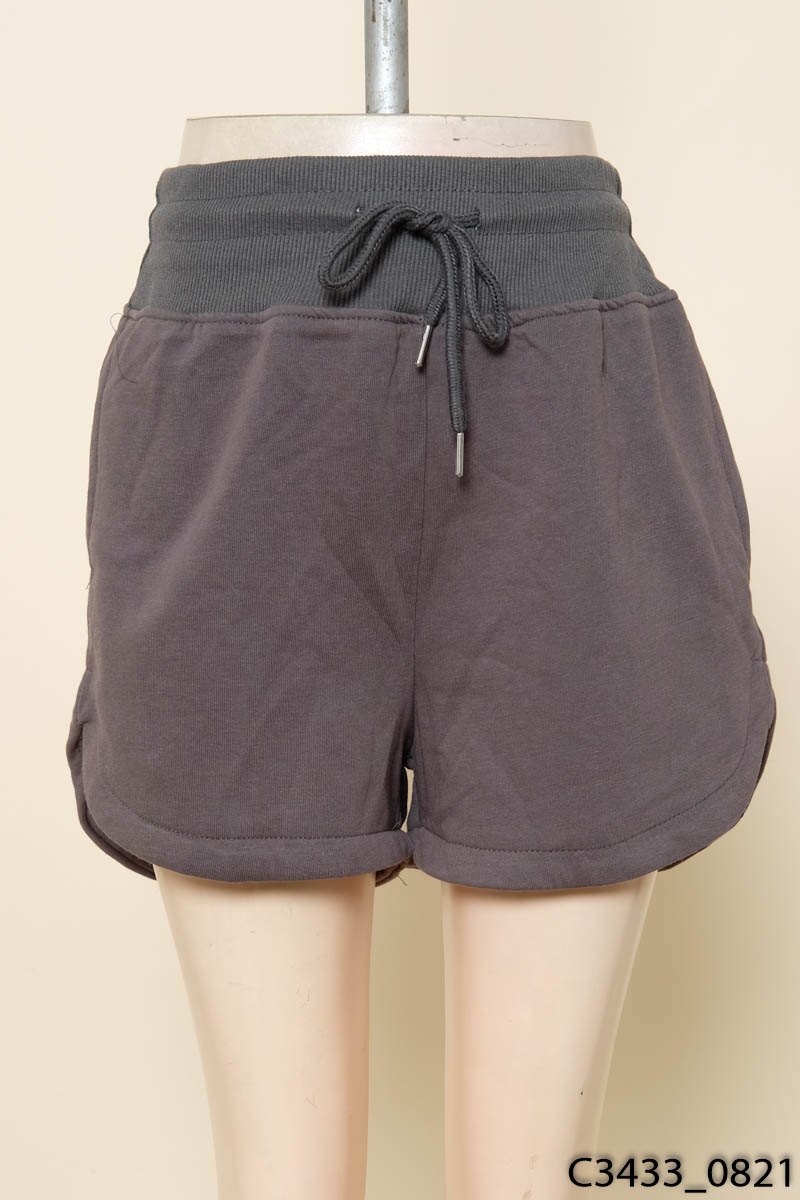 Quần shorts màu ghi