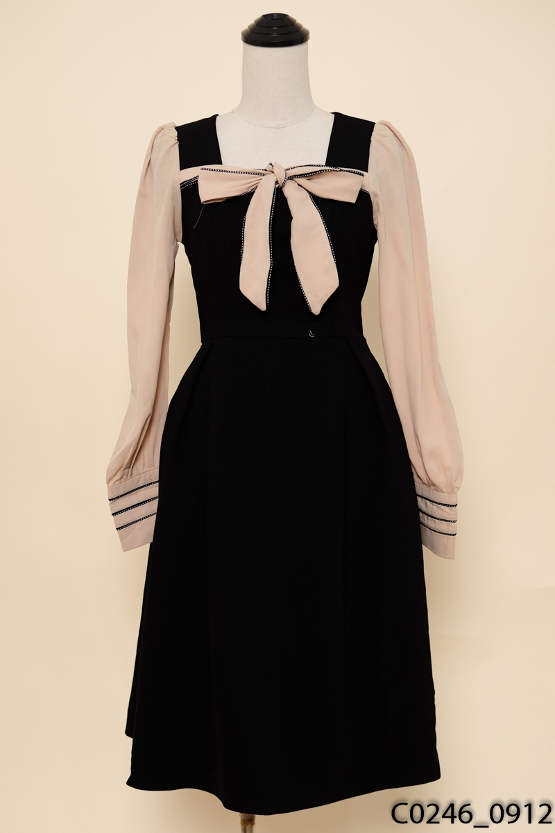 KHAIDI STORE-Đầm đen tay be New Tags