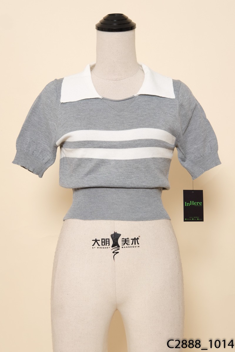 Áo màu ghi phối trắng