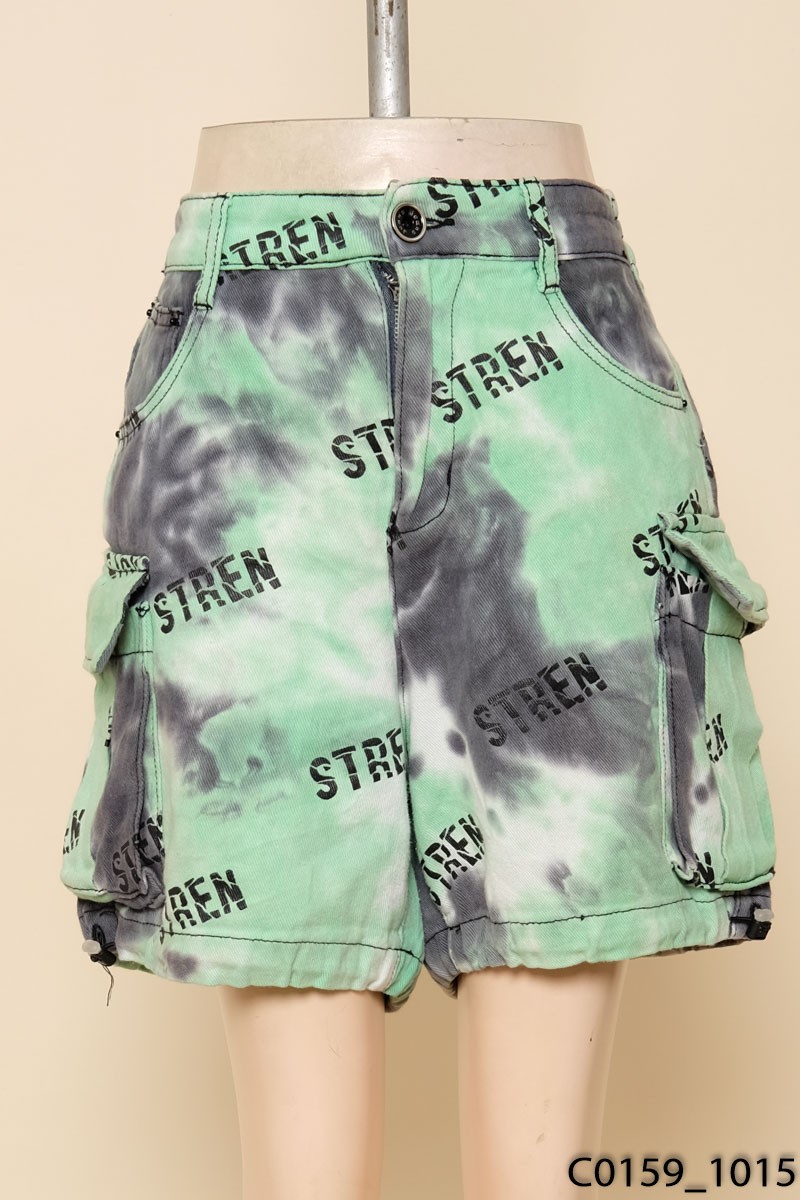 Quần shorts xanh họa tiết