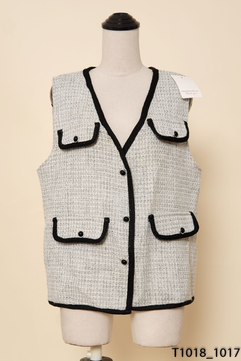 Áo khoác dạ be viền đen New Tags